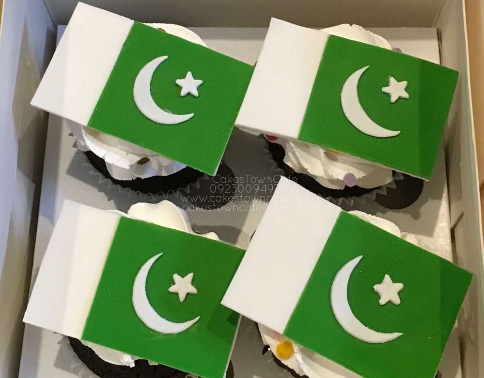 Pakistan Day Cupcakes 1
